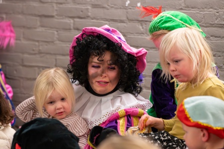 2025-11-23 Sint leest voor-33